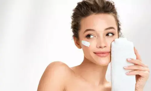 गर्मियों के मौसम स्किन हो जाती है बेजान? तो सिर्फ इन तीन स्टेप्स के स्किनकेयर रूटीन चेहरा करेगा ग्लो