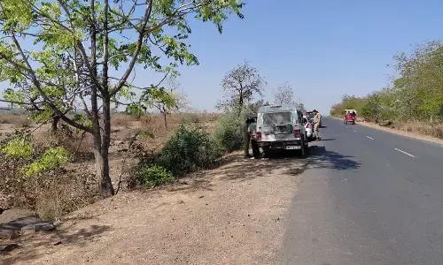 राजकीय राजमार्ग में रूपझिर मोड़ के पास युवक की लाश मिलने से सनसनी, शिनाख्त करने में जुटी पुलिस