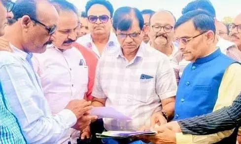 शिक्षक पात्रता परीक्षा का विरोध, म.प्र. राज्य कर्मचारी संघ ने मुख्यमंत्री के नाम सौंपा ज्ञापन