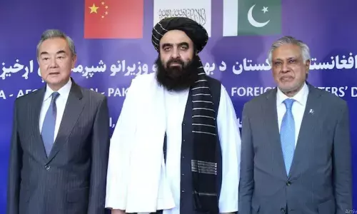 अफगानिस्तान और पाकिस्तान के संघर्ष में चीन की एंट्री, दोनों देशों को चेतावनी देते हुए तनाव को कम करने की मध्यस्थता