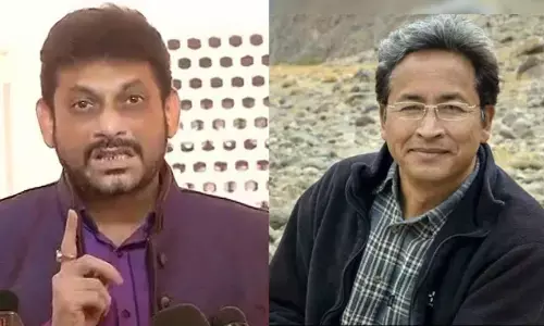 6 महीने तक एक बेकसूर इंसान को जेल... सोनम वांगचुक की रिहाई पर AIMIM पार्टी के नेता वारिस पठान ने केंद्र सरकार को घेरा 6 महीने तक एक बेकसूर इंसान को जेल... सोनम वांगचुक की रिहाई पर AIMIM पार्टी के नेता वारिस पठान ने केंद्र सरकार को घेरा