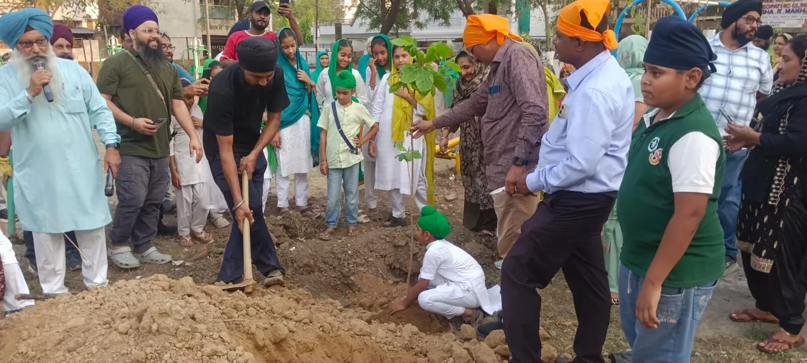सिख नववर्ष पर पर्यावरण संरक्षण की पहल, बच्चों ने हाथों में फलक थाम निकाली रैली, जागरूकता फैलाने वाली दैनिक भास्कर की खबरें भी एनवायरमेंट व्हाट्सऐप ग्रुप्स में हुई वायरल सिख नववर्ष पर पर्यावरण संरक्षण की पहल, बच्चों ने हाथों में फलक थाम निकाली रैली, जागरूकता फैलाने वाली दैनिक भास्कर की खबरें भी एनवायरमेंट व्हाट्सऐप ग्रुप्स में हुई वायरल