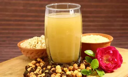 गर्मियों में चाहते हैं मजबूत इम्यूनिटी? घर पर देसी तरीके से बनाएं एनर्जी से भरी ये ड्रिंक गर्मियों में चाहते हैं मजबूत इम्यूनिटी? घर पर देसी तरीके से बनाएं एनर्जी से भरी ये ड्रिंक