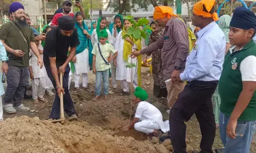 सिख नववर्ष पर पर्यावरण संरक्षण की पहल, बच्चों ने हाथों में फलक थाम निकाली रैली, जागरूकता फैलाने वाली दैनिक भास्कर की खबरें भी एनवायरमेंट व्हाट्सऐप ग्रुप्स में हुई वायरल सिख नववर्ष पर पर्यावरण संरक्षण की पहल, बच्चों ने हाथों में फलक थाम निकाली रैली, जागरूकता फैलाने वाली दैनिक भास्कर की खबरें भी एनवायरमेंट व्हाट्सऐप ग्रुप्स में हुई वायरल