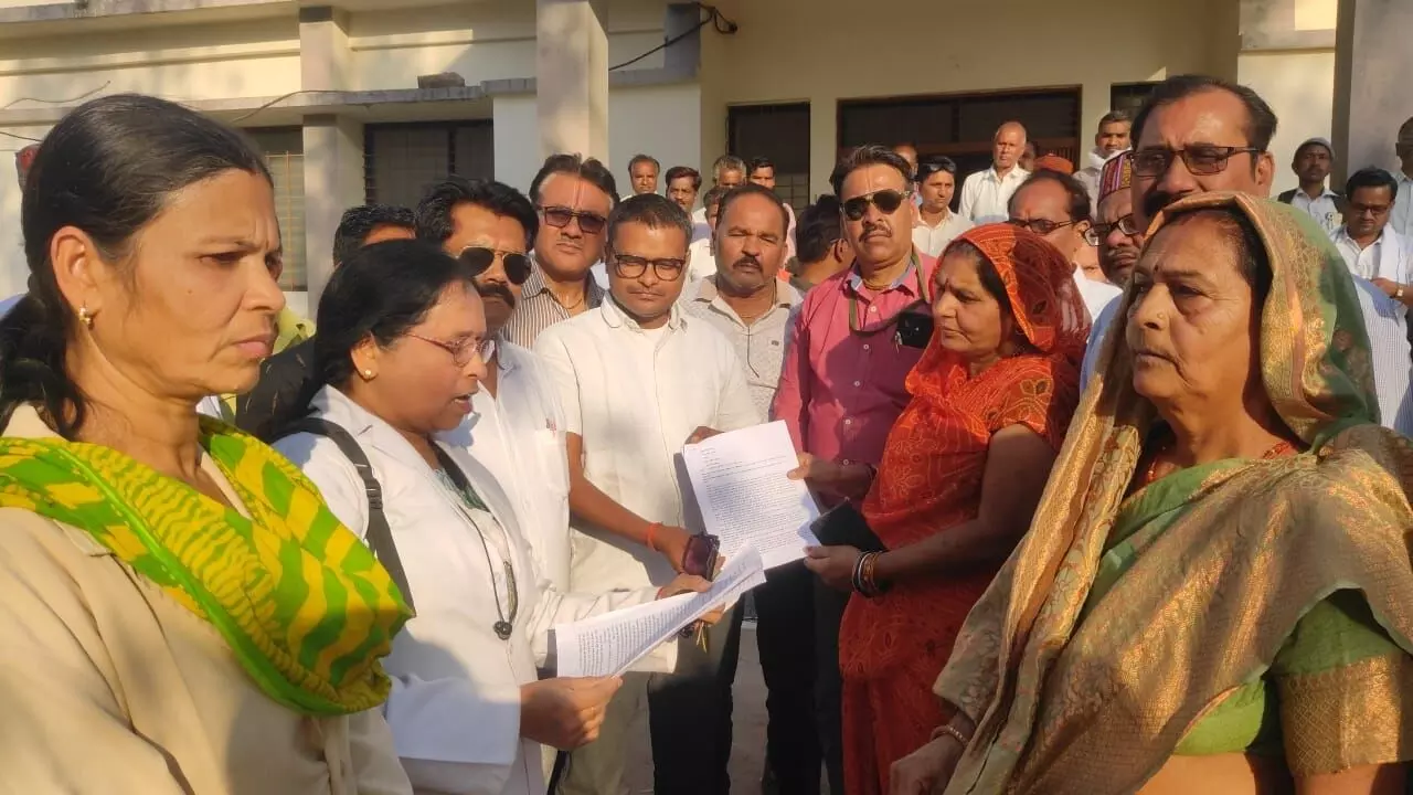 शिक्षक पात्रता परीक्षा की अनिवार्यता का शिक्षको ने किया विरोध, मुख्यमंत्री के नाम सौपा गया ज्ञापन शिक्षक पात्रता परीक्षा की अनिवार्यता का शिक्षको ने किया विरोध, मुख्यमंत्री के नाम सौपा गया ज्ञापन