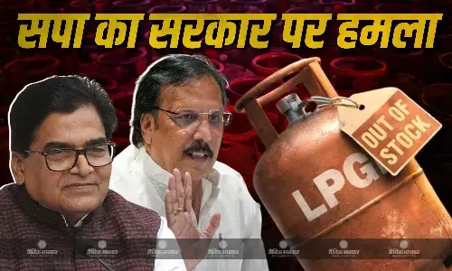 समाजवादी पार्टी के नेताओं ने गैस सिलेंडर की किल्लत को लेकर सरकार पर साधा निशाना