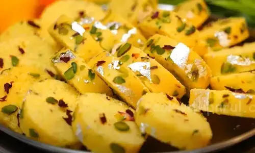 मां दुर्गा को प्रसन्न करने के लिए लगाएं कलाकंद रोल का भोज, मिलेगा खूब सारा आशीर्वाद मां दुर्गा को प्रसन्न करने के लिए लगाएं कलाकंद रोल का भोज, मिलेगा खूब सारा आशीर्वाद