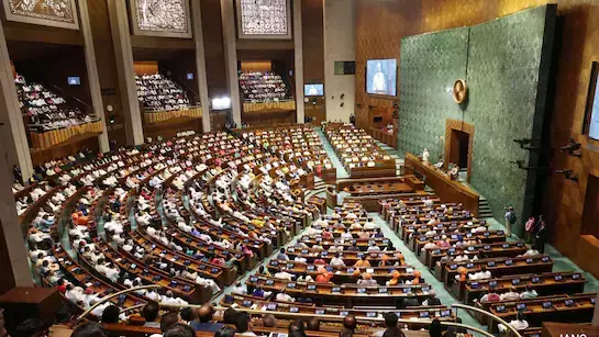 बारामती और अहमदाबाद विमान हादसे की जांच कर रही एएआईबी, डॉ मेधा कुलकर्णी ने आरटीई में की महत्वपूर्ण सुधार की मांग