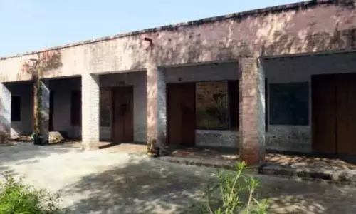 महाराष्ट्र में जर्जर हालत में चल रही हैं 22,691 कक्षाएं, सरकार ने जर्जर स्कूल भवनों में कक्षाएं नहीं चलाने का दिया निर्देश महाराष्ट्र में जर्जर हालत में चल रही हैं 22,691 कक्षाएं, सरकार ने जर्जर स्कूल भवनों में कक्षाएं नहीं चलाने का दिया निर्देश