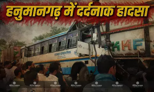 हाईवे पर यात्री बस और ट्रक के बीच भीषण भिड़ंत, 5 की मौत, कई घायल, मौके पर मची चीख-पुकार