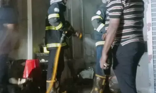 थरमैक्स चौक स्थित एलजी गोदाम में भीषण आग