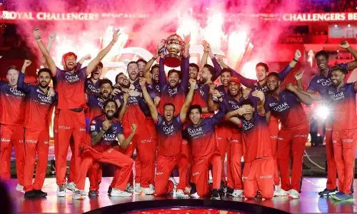 RCB के लिए आई बुरी खबर, ओपनिंग मैच में नहीं खेलेगा ये स्टार बॉलर, 28 मार्च को SRH के खिलाफ है मुकाबला