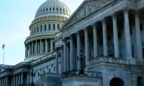 अमेरिकी संसद में हुआ भारी हंगामा, डेमोक्रेटिक पार्टी के सांसदों ने संसद से किया वॉकआउट