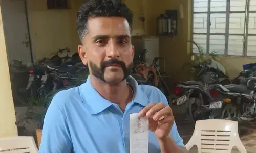 बिना हेलमेट बाइक चलाने का वीडियो वायरल, कांस्टेबल ने भरा जुर्माना