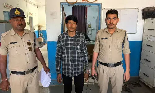 कचरा फेंकने के विवाद पर महिला से मारपीट, वीडियो वायरल