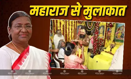 द्रौपदी मुर्मू ने वृंदावन में की प्रेमानंद महाराज से मुलाकात, नाम जप की जानी महिमा, दुपट्टा- माला पहनाकर हुआ स्वागत