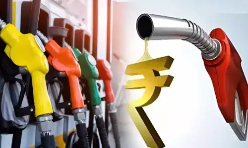 महंगाई मैन ने दिया एक और झटका, प्रीमियम पेट्रोल और इंडस्ट्रियल डीजल के दाम बढ़ने पर कांग्रेस ने केंद्र सरकार की ली चुटकी
