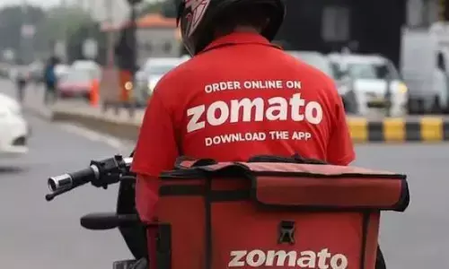 प्रीमियम पेट्रोल की महंगाई के बाद अब ऑनलाइन खाना मंगवाना भी हुआ महंगा! जोमैटो ने बढ़ा दी डिलीवरी प्लेटफॉर्म फीस