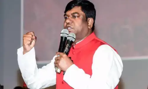 सरकार ने जनता के साथ किया अन्याय प्रीमियम पेट्रोल की कीमतों में उछाल आने के बाद VIP प्रमुख ने मोदी सरकार को घेरा