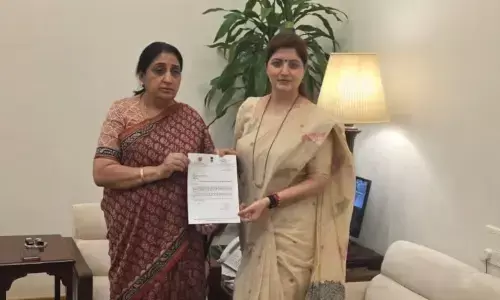 महाराष्ट्र CM से मुलाकात के बाद राज्य महिला आयोग की अध्यक्ष ने दिया इस्तीफा, विपक्ष ने इन आरोपों में घेरा