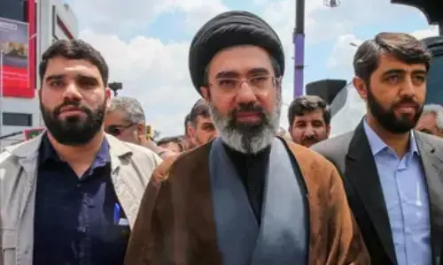 दुश्मन रच रहा गहरी साजिश ईरानी सुप्रीम लीडर मोजतबा खामेनेई ने नए साल के मौके पर देशवासियों को दिया खास संदेश