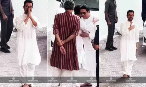 ईद के मौके पर आमिर खान के घर पहुंचे राज ठाकरे, मेहमानों को विदा करने नंगे पैर बाहर आए मिस्टर परफेक्शनिस्ट