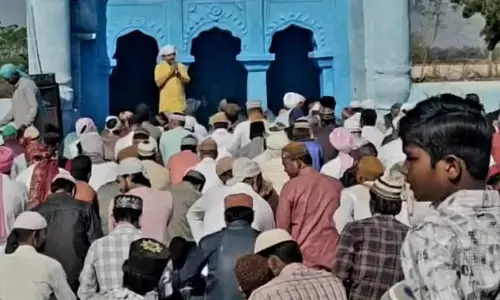 शाहनगर में मनाया गया ईद का जश्न, अमन-चैन की मांगी दुआएं