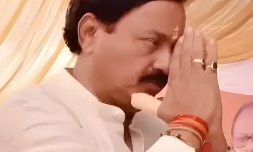 विकास लवांडे ने पूछा- सुनील तटकरे की कटी उंगली में हुए जख्म का क्या है राज, चव्हाण बोले - कार के दरवाजे में दब गई थी