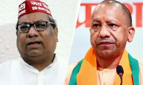 जब मंच पर फूट-फूट कर रोने लगे मंत्री संजय निषाद, बोले - हमारा वोट छीना...लूटने और ठगने का काम किया