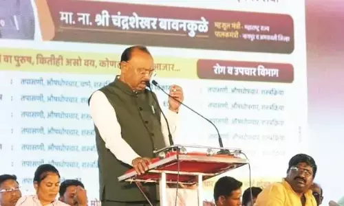 पालकमंत्री ने कहा - सेहत ही असली दौलत है, साढ़े 4 हजार से ज्यादा मरीजों की जांच, मुफ्त चश्मे बांटे पालकमंत्री ने कहा - सेहत ही असली दौलत है, साढ़े 4 हजार से ज्यादा मरीजों की जांच, मुफ्त चश्मे बांटे