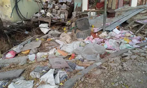 आस्था के केंद्र श्री जुगल किशोर जी मंदिर में अव्यवस्था, परिक्रमा पथ पर गंदगी और मलबे से श्रद्धालु परेशान