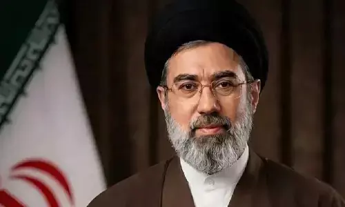 अमेरिका से बात करने के लिए तैयार हुआ ईरान, जानें मुज्तबा खामेनेई जंग खत्म करने के लिए माने या नहीं?