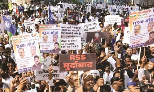 सपकाल और आंबेडकर ने सरसंघचालक डॉ. मोहन भागवत पर दागा सवाल, कहा - एपस्टिन फाइल पर पीएम माेदी से जवाब मांगे, अन्यथा लें इस्तीफा