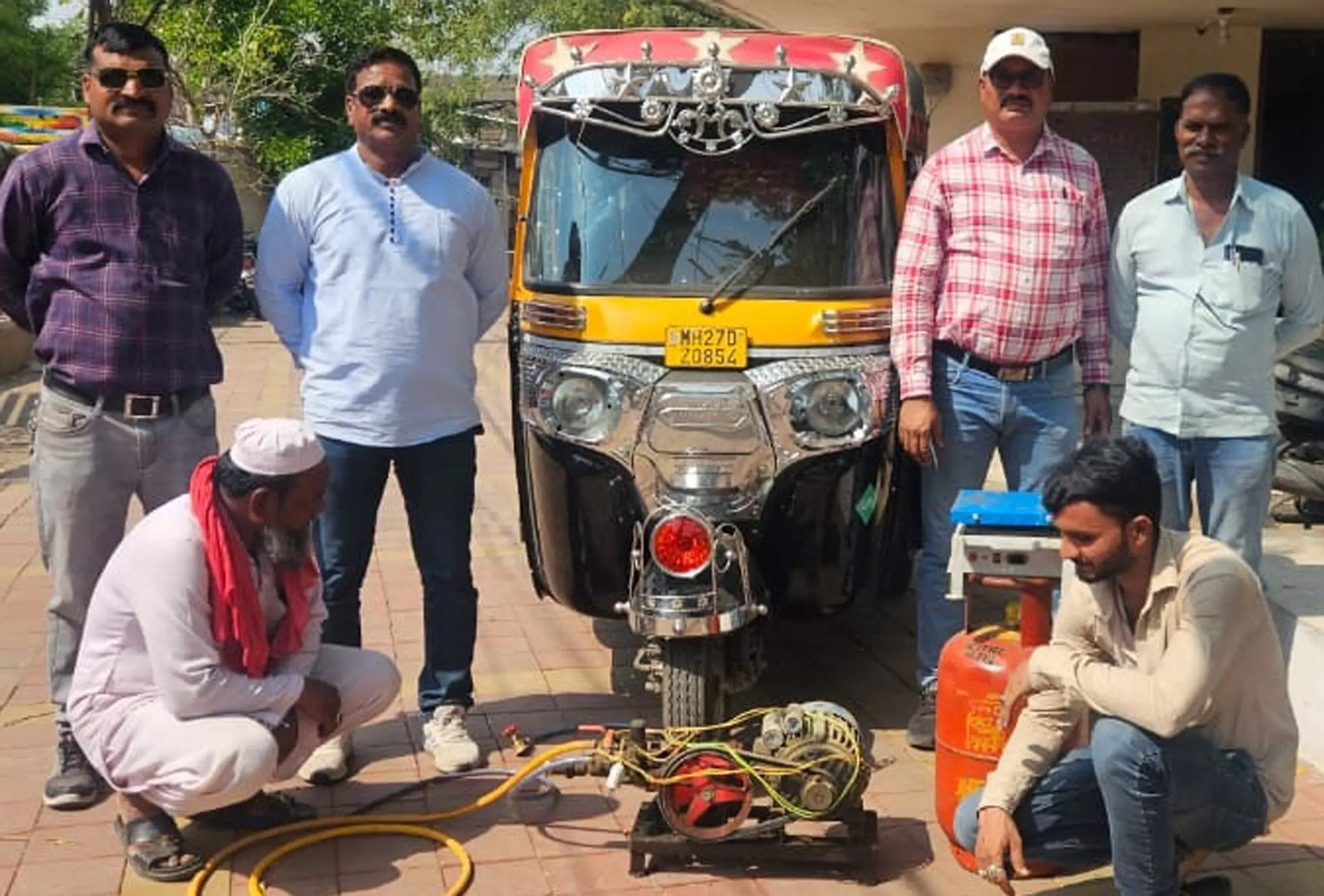 अमरावती के लालखड़ी में अवैध गैस रिफिलिंग अड्डे पर छापा, 2 गिरफ्तार अमरावती के लालखड़ी में अवैध गैस रिफिलिंग अड्डे पर छापा, 2 गिरफ्तार