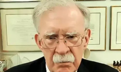 पूर्व अमेरिकी एनएसए जॉन बोल्टन ने कहा तेल राजस्व को खत्म करने के मकसद से ट्रंप को अब होर्मुज जलडमरूमध्य की नाकाबंदी करनी चाहिए