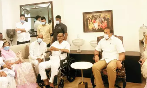 दत्ता मेघे को श्रद्धांजलि देने व्हील चेयर पर उनके घर पहुंचे शरद पवार