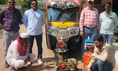 अमरावती के लालखड़ी में अवैध गैस रिफिलिंग अड्डे पर छापा, 2 गिरफ्तार अमरावती के लालखड़ी में अवैध गैस रिफिलिंग अड्डे पर छापा, 2 गिरफ्तार