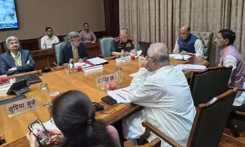 मिडिल ईस्ट संकट पर सर्वदलीय बैठक शुरू, TMC ने बनाई दूरी, राहुल गांधी भी नहीं पहुंचे मिडिल ईस्ट संकट पर सर्वदलीय बैठक शुरू, TMC ने बनाई दूरी, राहुल गांधी भी नहीं पहुंचे