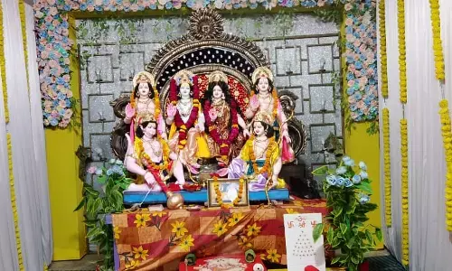 रामनवमी उत्सव के आयोजन को लेकर रामलीला मैदान में सजी राम दरबार की झांकी, आयोजित हो रहे है कार्यक्रम तैयारियां जोरशोर पर