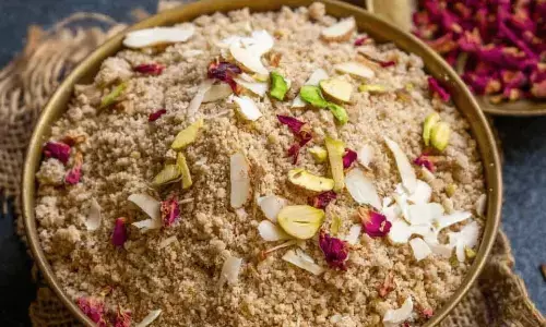 रामनवमी पर कुछ खास बनाने का हो रहा है मन, तो घर पर बनाएं पंजीरी का स्वादिष्ट प्रसाद, यहां देखें सामग्री