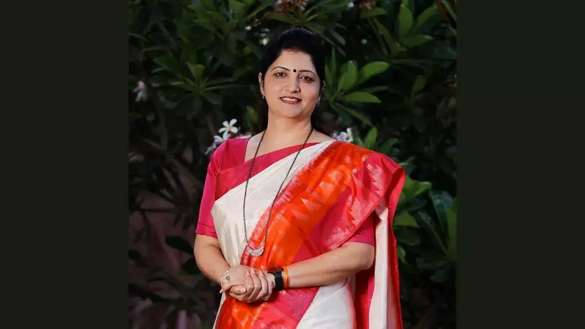 महिला आयोग के अध्यक्ष पद से इस्तीफे के बाद अब पार्टी पद पर भी संकट, रुपाली चाकणकर पर बढ़ा दबाव