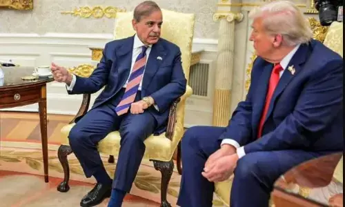 डोनाल्ड ट्रंप ने एक बार फिर अलापा पुराना राग, पाक PM बोले- आपने युद्ध रुकवाकर बचाई 1 करोड़ लोगों की जान