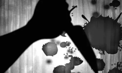 बड़े भाई ने घर के काम के लिए महिला को किया फोन, छोटे भाई ने धारदार हथियार से किए कई वार