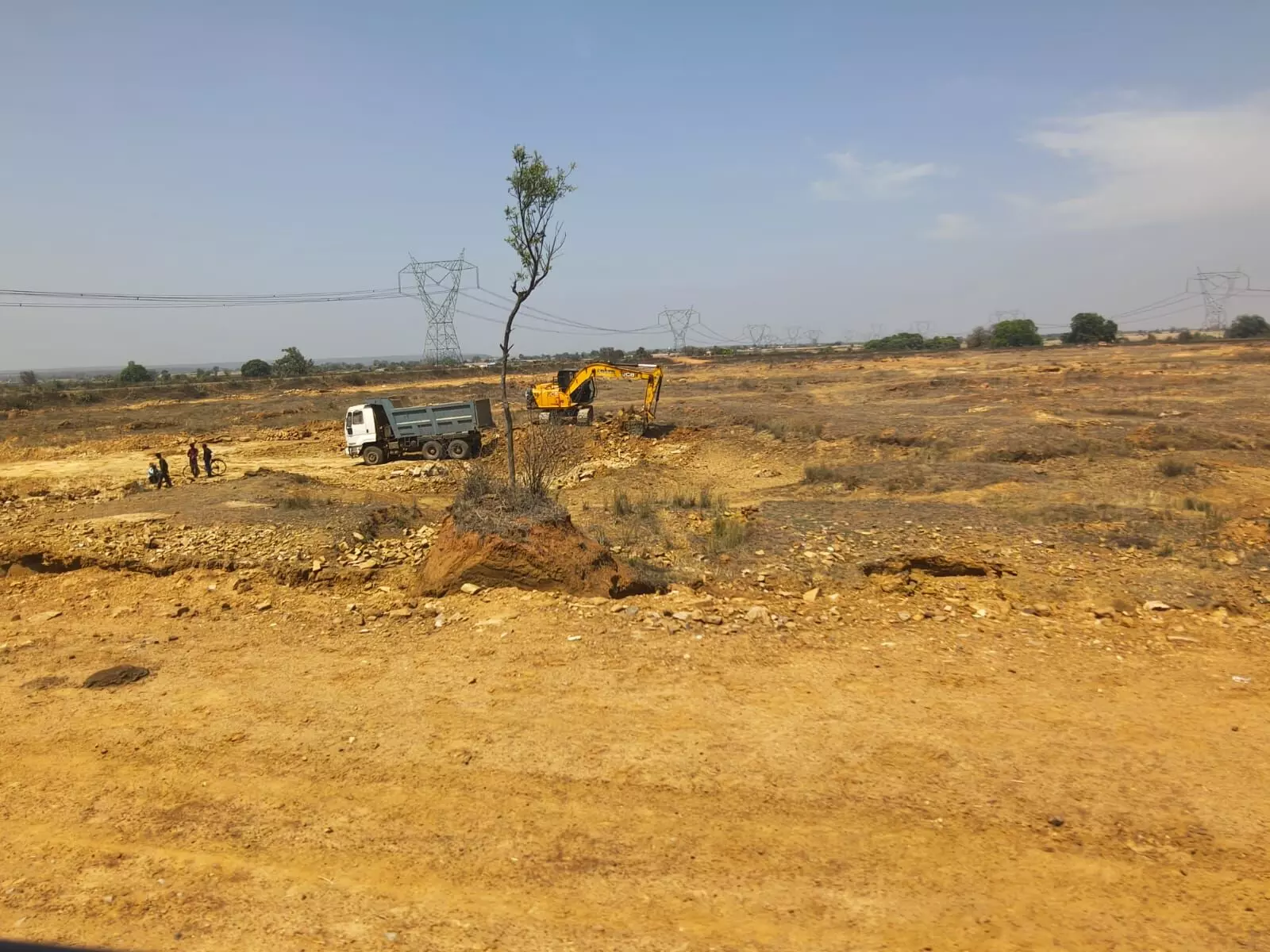 विकास की आड़ में खनिज संपदा की लूट, पहाड़ीखेरा-मझगवां मार्ग निर्माण में बड़ा खुलासा विकास की आड़ में खनिज संपदा की लूट, पहाड़ीखेरा-मझगवां मार्ग निर्माण में बड़ा खुलासा