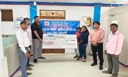 पीएम जीवन ज्योति योजना से दो परिवारों को मिले चार लाख