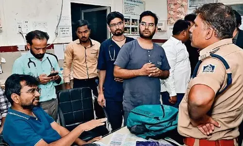 शॉर्ट सर्किट से आग, एनआईसीयू में धुएं से मची भगदड़