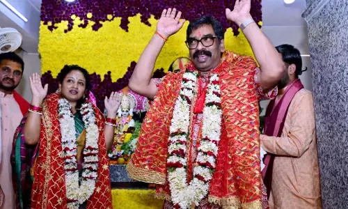 CM हेमन्त सोरेन एवं विधायक कल्पना सोरेन ने राम नवमी के पावन अवसर पर राम जानकी तपोवन मंदिर निवारणपुर में पूरे विधि- विधान से पूजा की