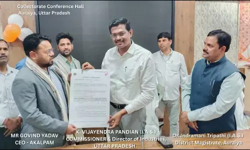 उत्तर प्रदेश सरकार के उद्योग आयुक्त एवं निदेशक, श्री K. Vijayendra Pandian (IAS) एवं DM डॉ. इंद्रमणि त्रिपाठी के नेतृत्व में ODOP को नई गति, AKALPAM ने किया ₹20 करोड़ निवेश के लिए MOU.