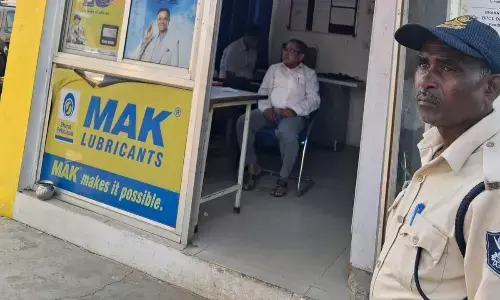 कलेक्टर के निर्देश पर पेट्रोल पम्पों की एसडीएम ने की जांच