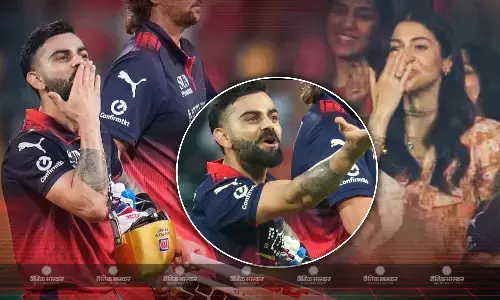 मैंच जीतने के बाद विराट कोहली ने दी फ्लाइंग किस तो शर्माने लगीं एक्ट्रेस अनुष्का शर्मा, वायरल हुआ वीडियो